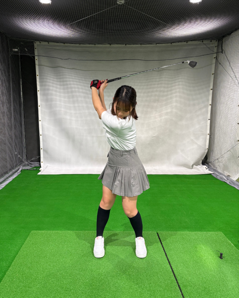 バックスイングの捻転を意識する