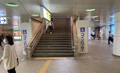 新宿駅西口からのアクセス